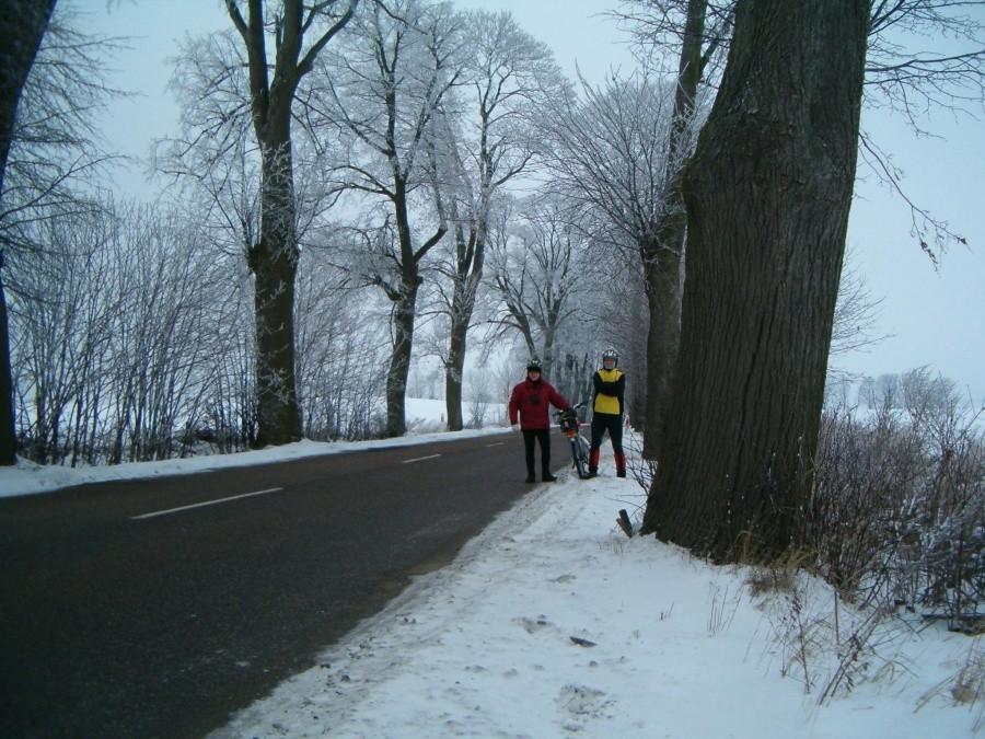 Zdjęcie wspólne z Markiem na drodze między wsią Marianka a Godziszewem. 26-01-2013.