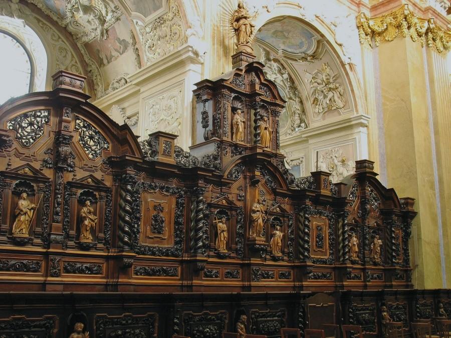 Velehrad – ławki chóru