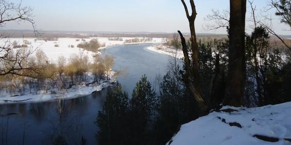 Gnojno. Zimowy widok z 30-metrowej skarpy na zakole Bugu