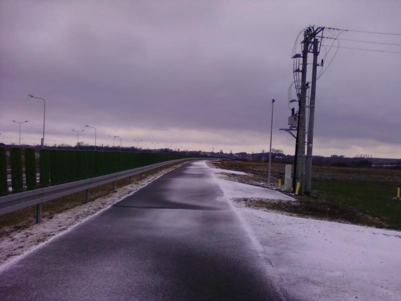 Droga techniczna wzdłuż S14