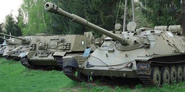 Działo szturmowe ASU-85 w Muzeum Orła Białego w Skarżysku-Kamiennej
