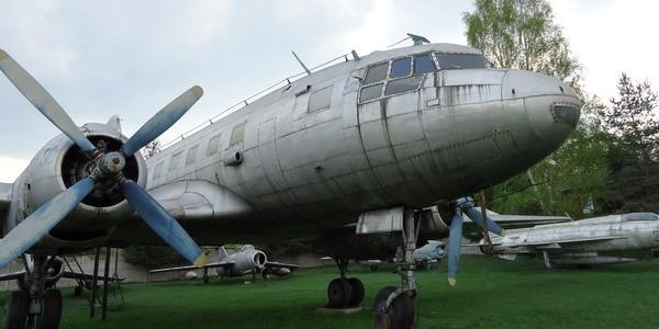 Samolot transportowo-desantowy Ił-14 w Muzeum Orła Białego w Skarżysku-Kamiennej