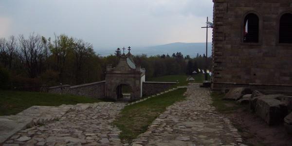 Sanktuarium Relikwii Świętego Krzyża na szczycie Łysej Góry 594 mnpm