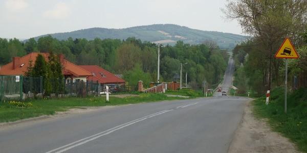 Łysica już na nas patrzy z oddali
