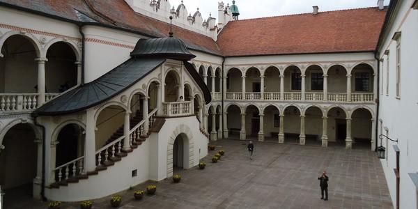 Zamek w Baranowie Sandomierskim. Arkadowy dziedziniec zamku