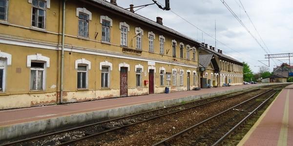 Dworzec kolejowy Stalowa Wola-Rozwadów
