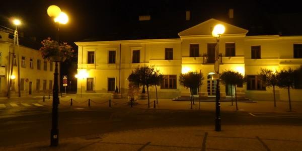 Biała Podlaska. Magistrat nocą
