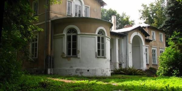 Dwór murowany z połowy XIX wieku w Koroszczynie