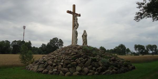 Jedna ze stacji drogi krzyżowej w Pratulinie