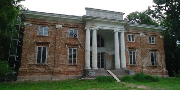Klasycystyczny pałac z 1830 roku w Cieleśnicy zmienił właściciela