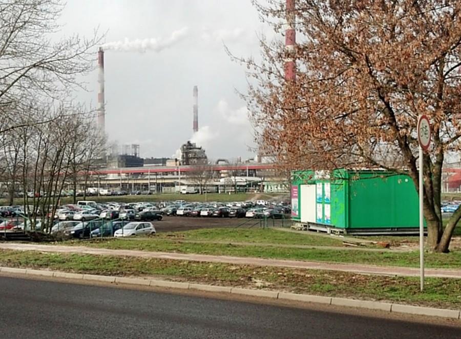 Parking przy Kombinacie Chemicznym Police.