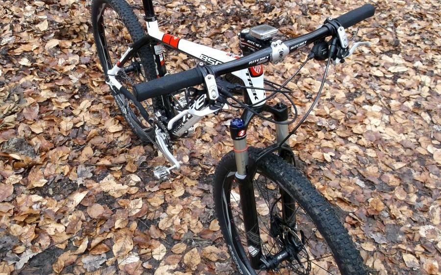 Kokpit z nową (szerszą) kierą i amorkiem