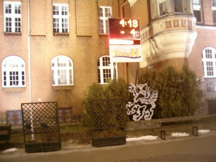09-02-2013.Z rana przed Urzędem Miasta w Tczewie.