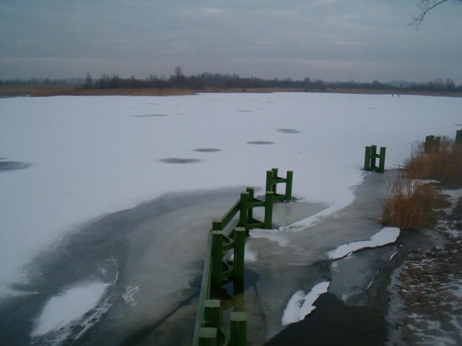 09-02-2013. Widok z mostu śluzy rzecznej w Kępie Rybackiej.