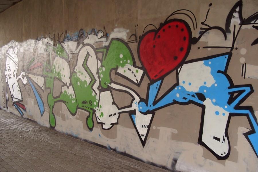 Graffiti pod mostem w Kiezmarku.