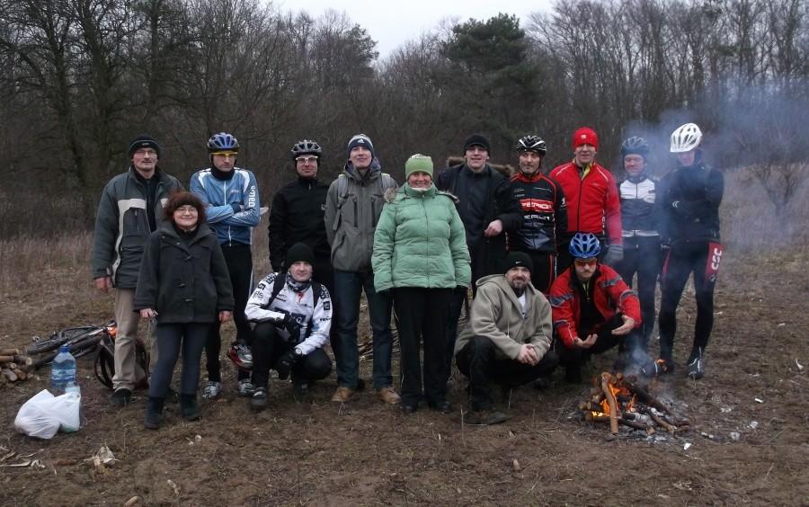Po zawodzach pora na ognisko i pamiątkową fotkę :)