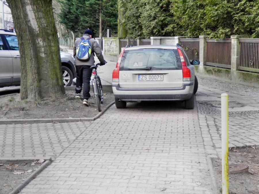 Jak to dobrze, że są u nas ścieżki rowerowe.