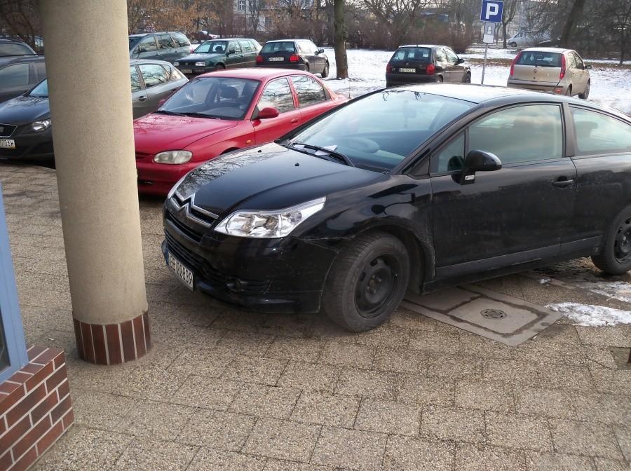 STANĘ SOBIE WYGODNIE, A ONI NIECH SIĘ MARTWIĄ