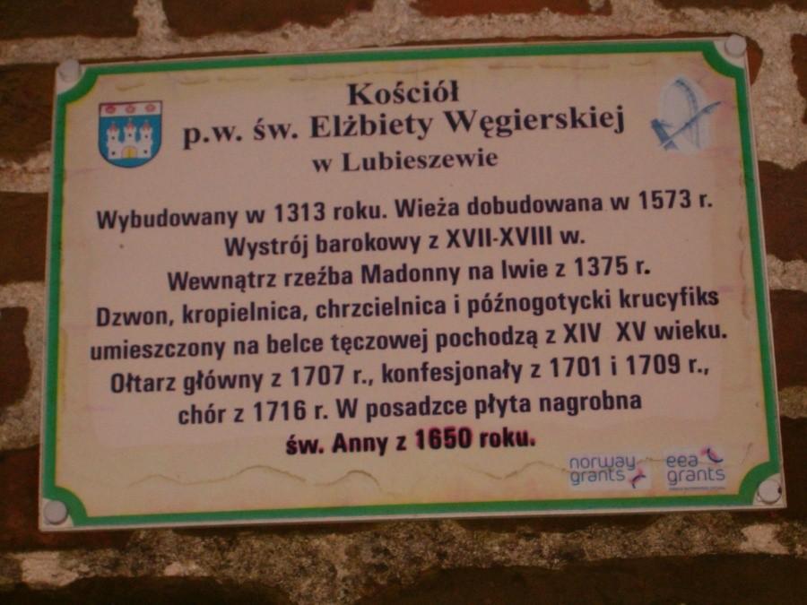 Ranna rowerówka. Tablica informacyjna Kościoła pw.Św.Elżbiety Węgierskiej w Lubieszewie.16-02-2013.