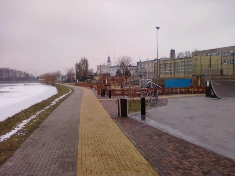 Plac zabaw nad zalewem