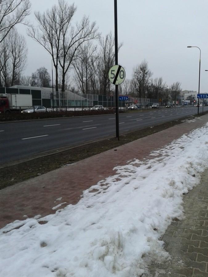 DDR na Górczewskiej częściowo odśnieżył się sam