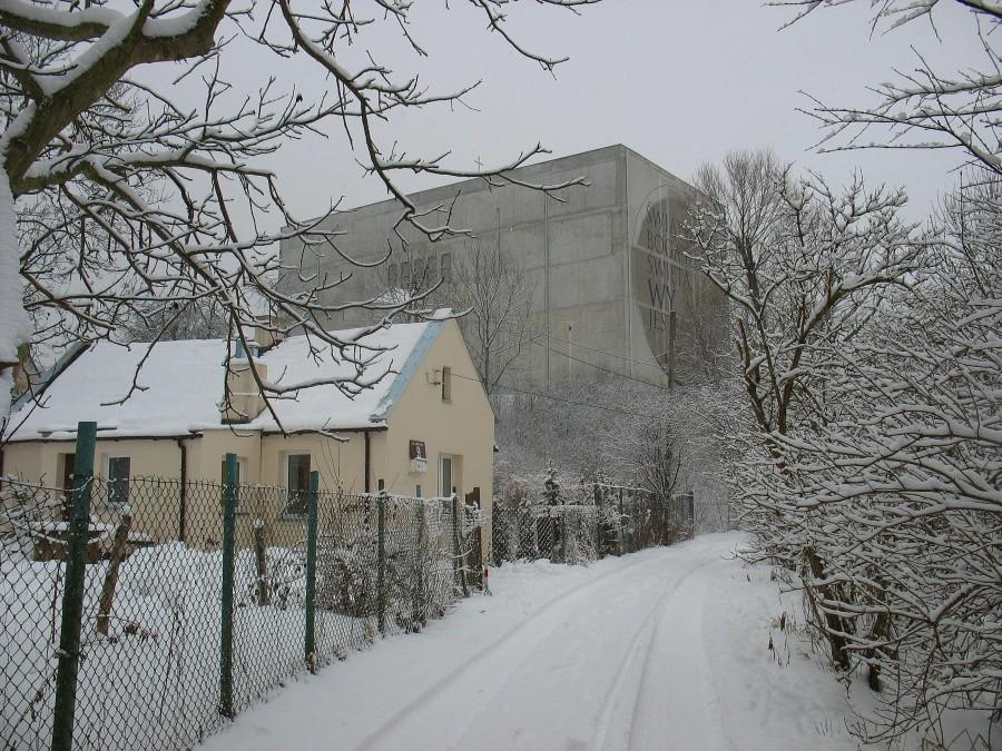 Betonowy kościół nad ul. Orszady