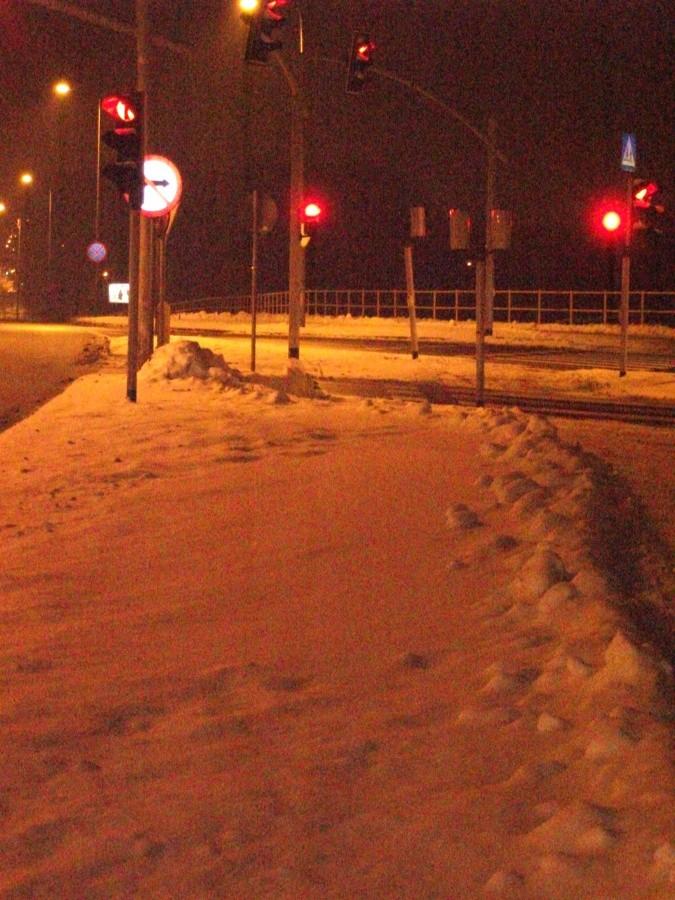 Nieodśnieżona droga rowerowa