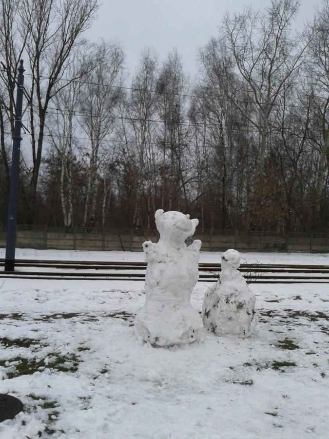 I z czego on się cieszy, bo chyba nie z ciepła..?