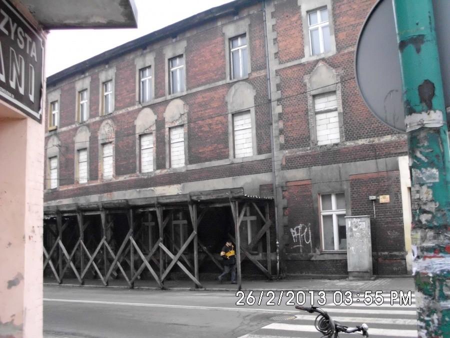 w Świonach na skrzyżowaniu ulic Szkolnej i Wyzwolenia