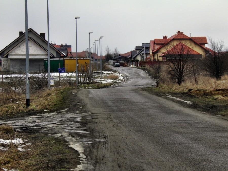 Mierzyn i ulica Zeusa, nie dla rowerzystów - same dziury i błoto.