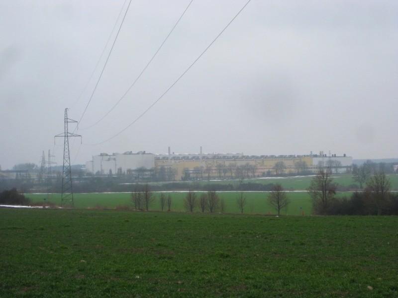 Fabryka Solarisa w Bolechowie z oddali