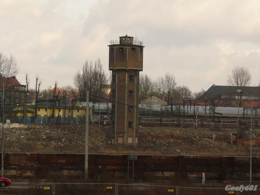 Ostatni ocalały budynek na terenie dawnej huty - wieża ciśnień.