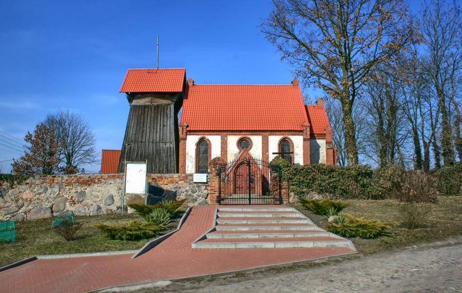 kościół pw. Świętej rodziny w Lubowie (Został wzniesiony z ciosów granitowych oraz cegieł w 1912 roku)