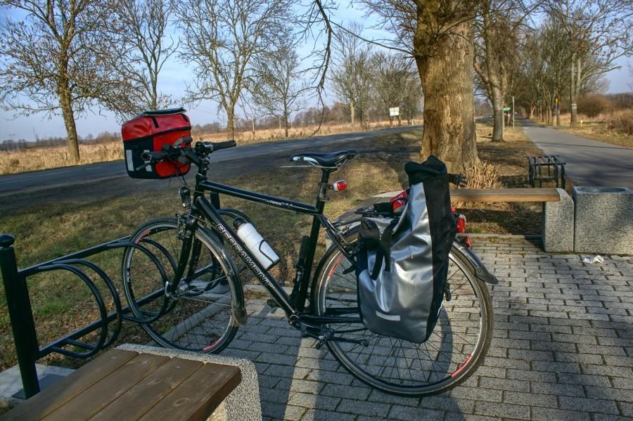 mój rowerek na odpoczynku przy scieżce rowerowej z Kobylanki