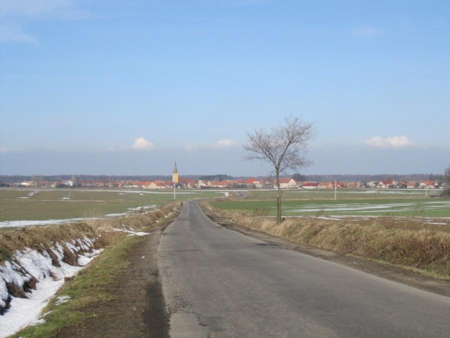 Widok na Buków z drogi do Imbramowic