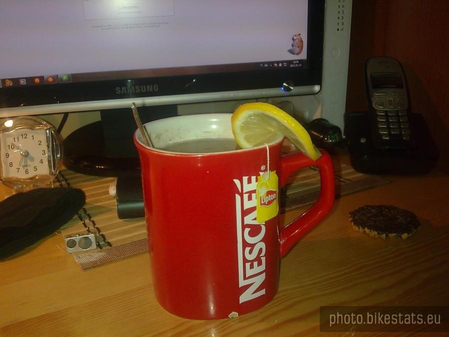 Herbatka z cutrynką sokiem malinowym ;0