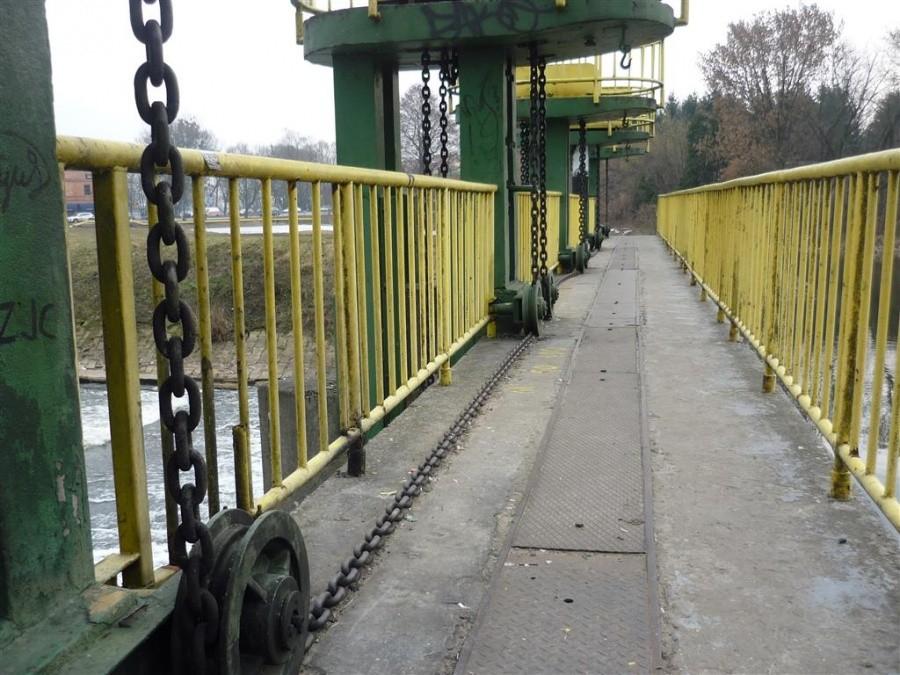 Mechanizm łańcuchowy jazu