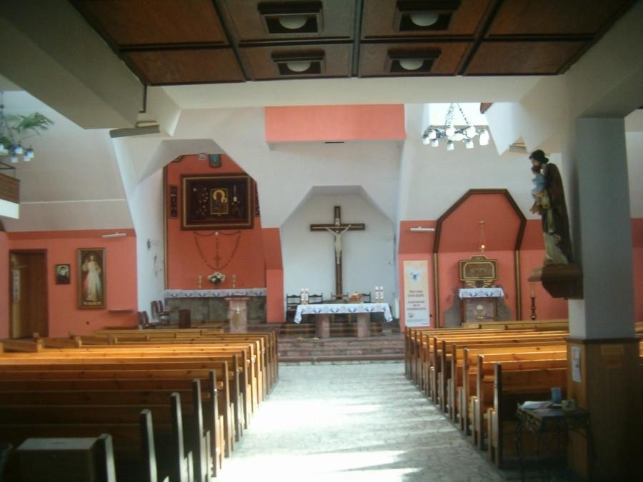 09-03-2013. Sobotnia rowerówka. Widok na ołtarz główny w kościele p.w.Matki Bożej Częstochowskiej w Czarnej Wodzie.