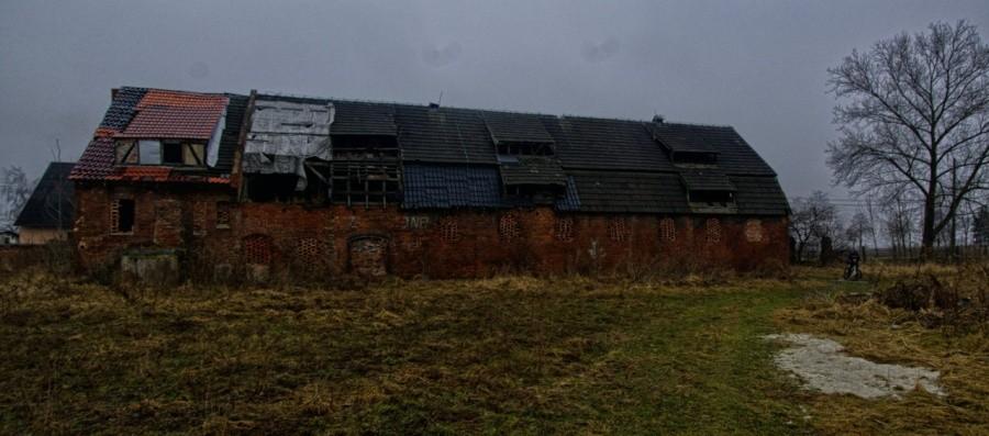 Zabudowania gospodarcze, też nie wyglądają najlepiej....