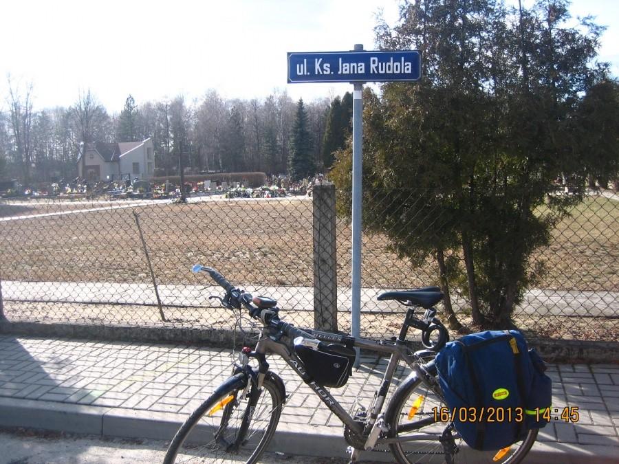 na ulicy ks. Jana Rudola w Sowicach