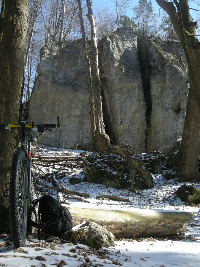 Foto Zagadka Nr 60 - co było kiedyś na tych skałach?