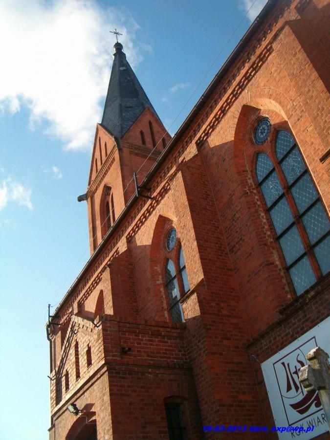16-03-2013. Sobotnia rowerówka. Kościół p.w.Św.Marcina w Nowej Cerkwi. Widok z innego profilu.
