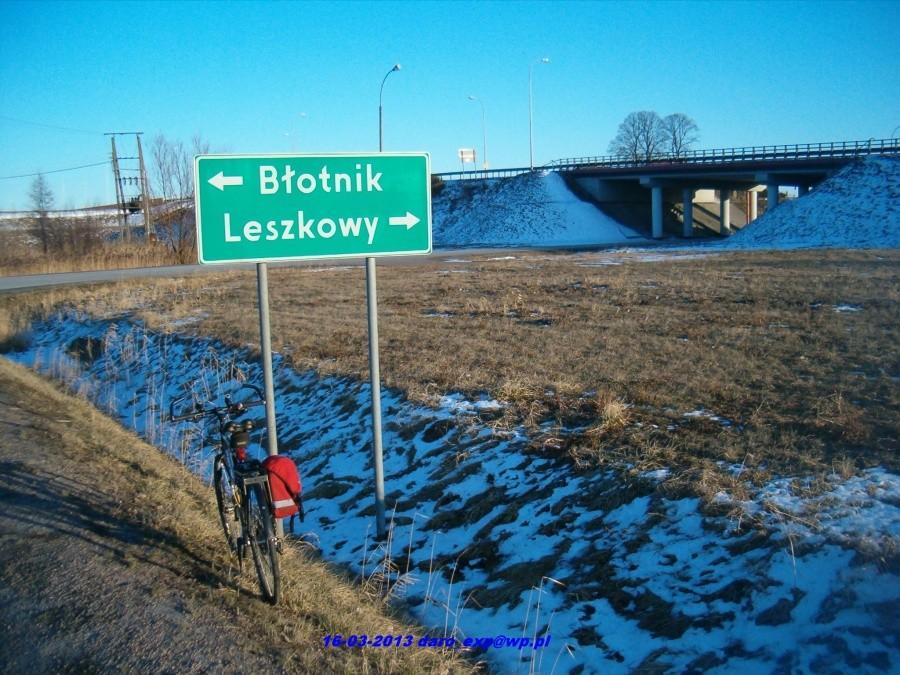 16-03-2013. Sobotnia rowerówka. Widok na wiadukt drogowy, drogi krajowej nr.7 w Kiezmarku.
