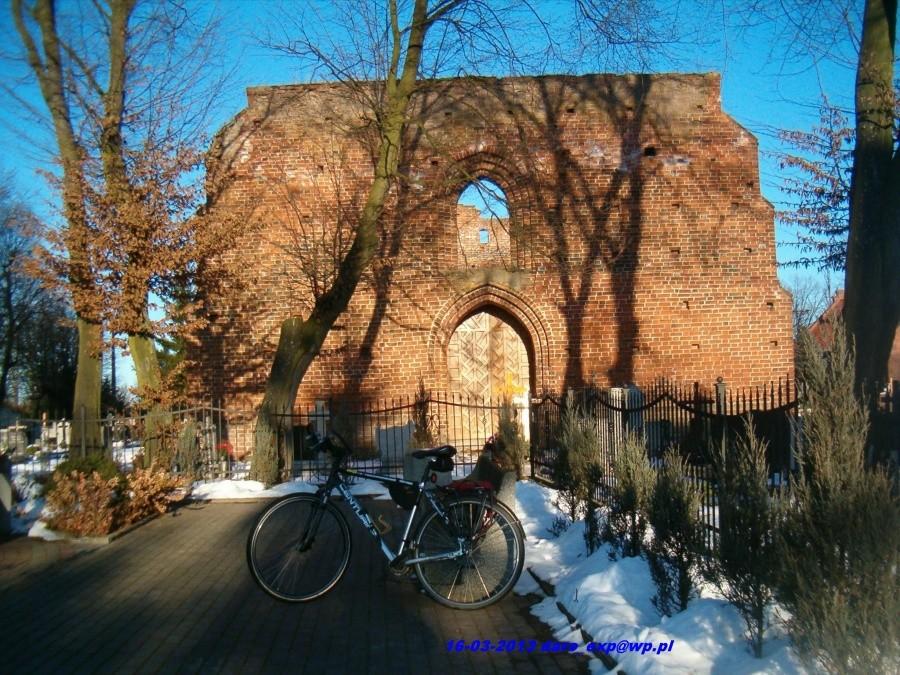16-03-2013. Sobotnia rowerówka. Ruiny XIV wiecznego kościoła parafialnego p.w.Jana Chrzciciela w Ostaszewie.