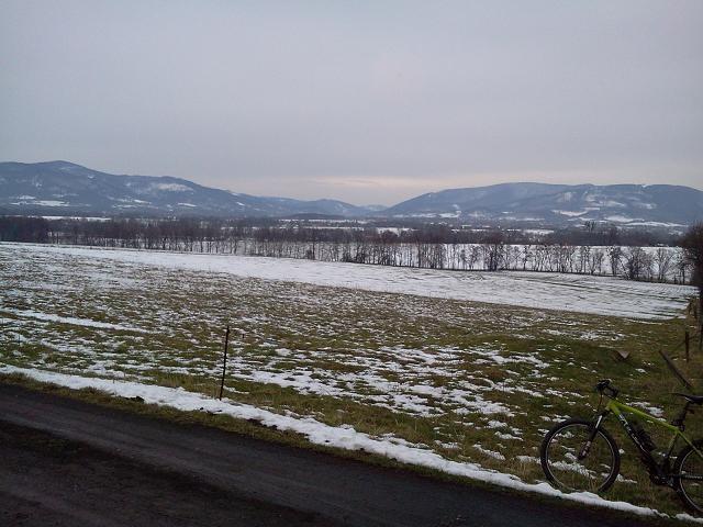Widok z Kisielowa na Beskidy