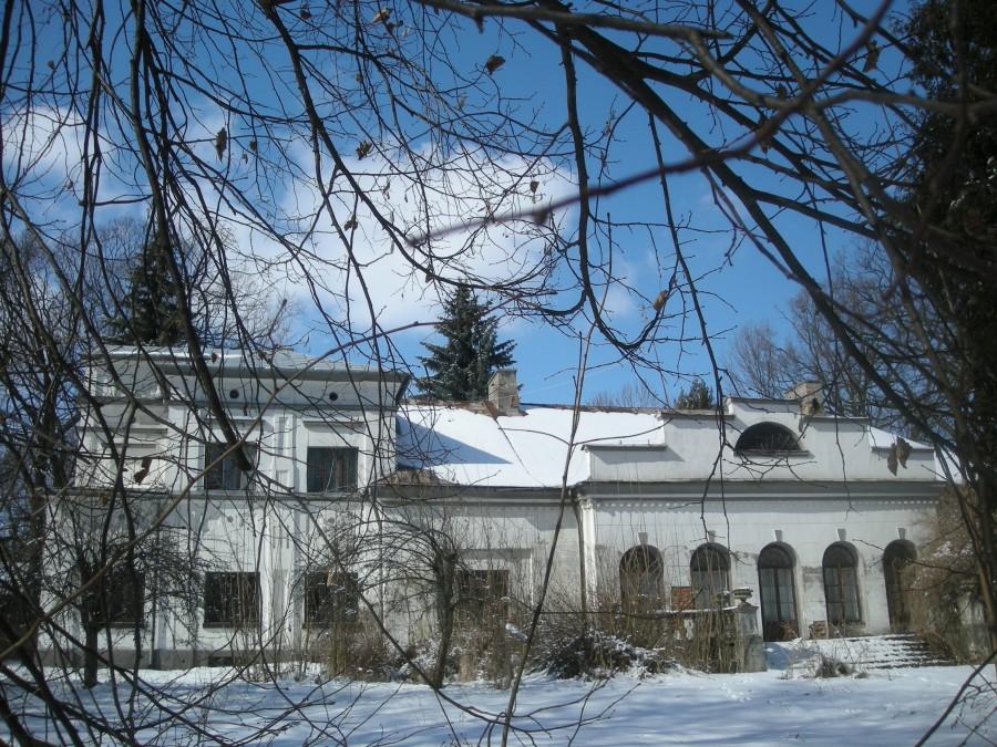Dwór Reszków w Skrzydlowie - widok od ogrodu