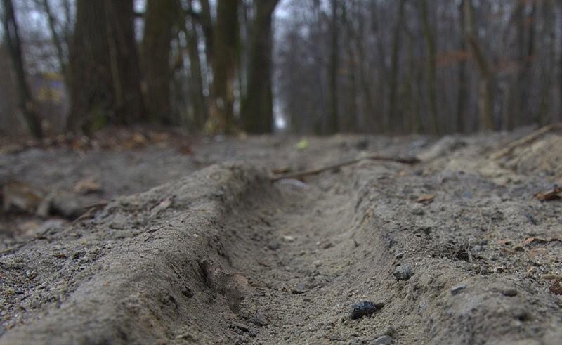 5cm zamarznięta koleinka... źle się po tym jedzie...