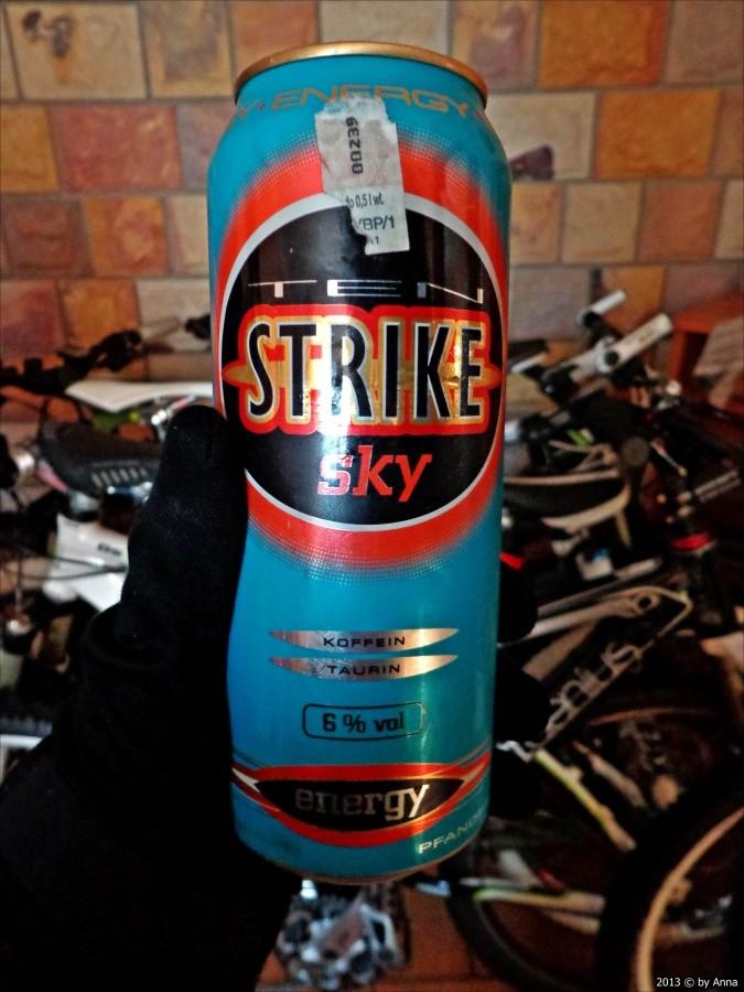Przed pojechaniem na obiad wypiliśmy takie coś... kofeina, tauryna i alkohol :D