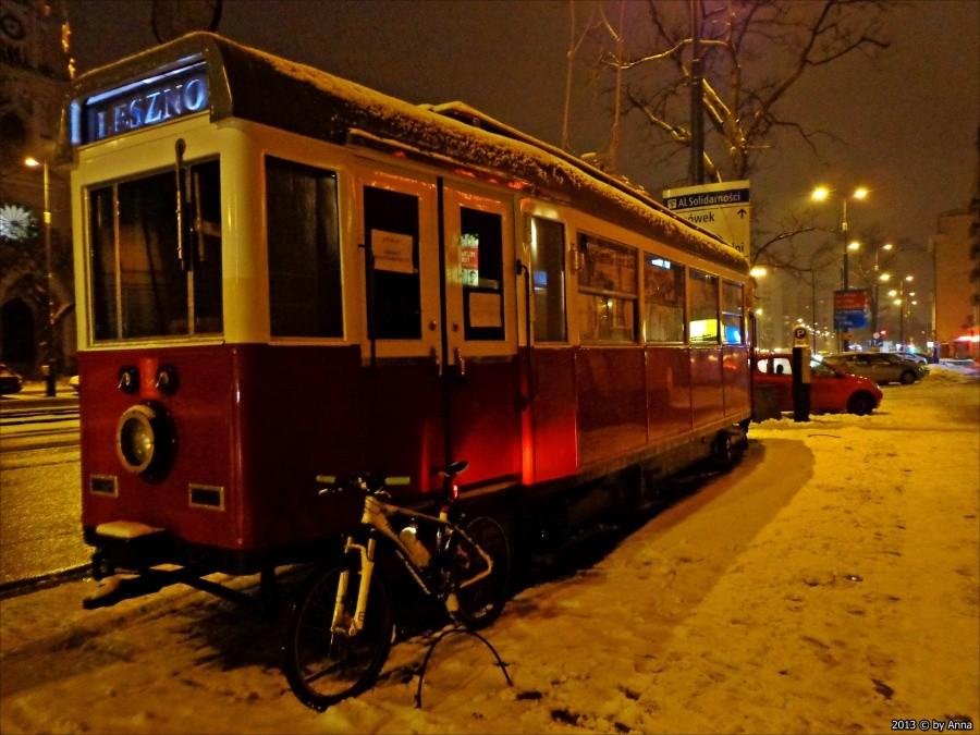 Tramwaj pod Teatrem "Kamienica".