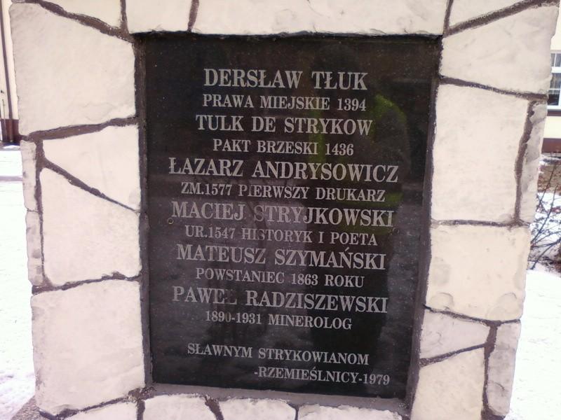 Tablica ku czci wybitnych Strykowian